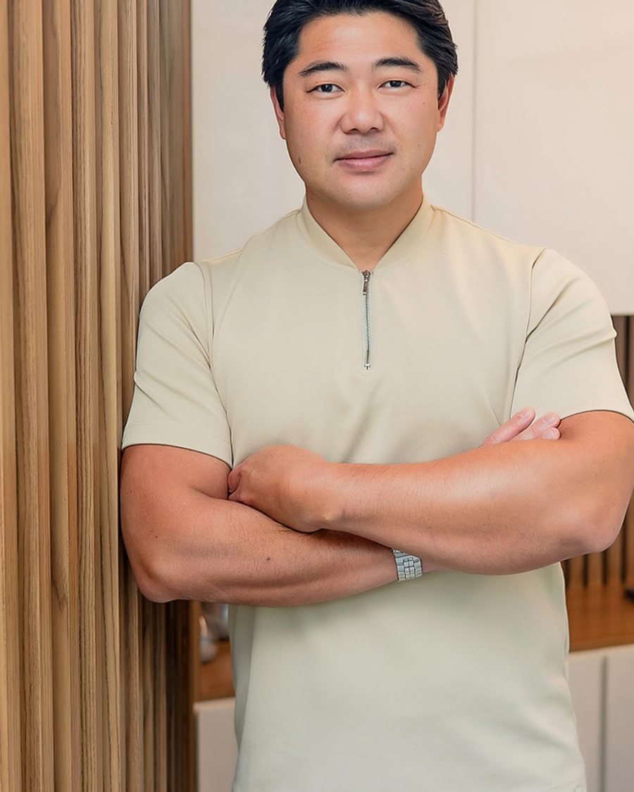 Dr. Rafael Kenji Minakami no consultório